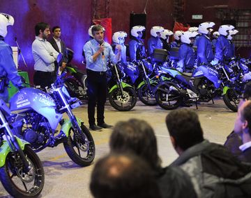 Zavaleta entregó motos para patrullar Hurlingham