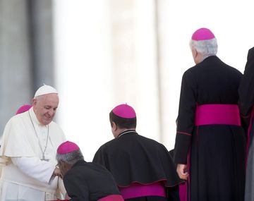 Establecen procedimiento para juzgar a sacerdotes que cometan abusos