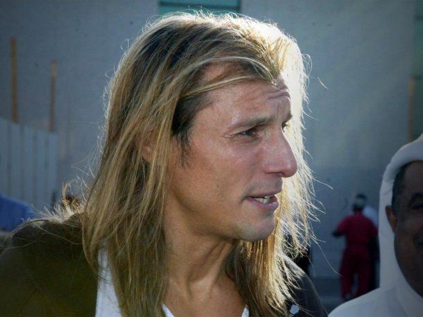 Claudio Caniggia reconoció las camisetas que le reclama a un coleccionista