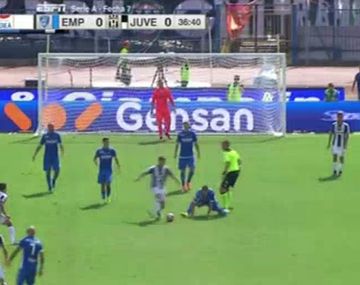 La patada del árbitro