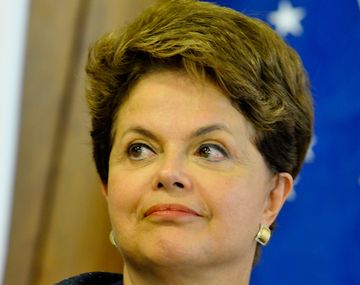 Acusan a Dilma de desviar dinero de Petrobras para su campaña electoral