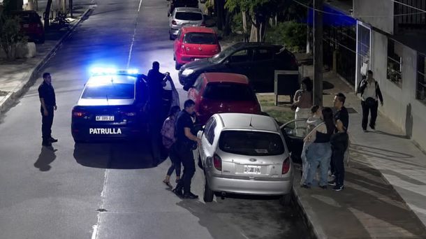 Fuiste nuestro ángel: policías municipales salvaron a un bebé de un año que se ahogaba en Villa Adelina