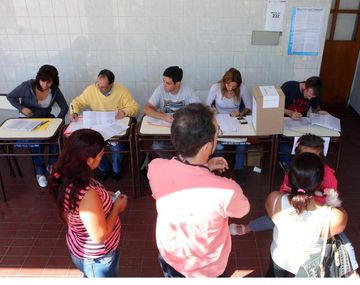 En Santa Fe se vota con normalidad y en Mendoza hay retrasos