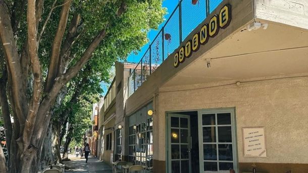 Este bodegón se encuentra en la calle Virrey Loreto 3303, pleno barrio de Colegiales. Este bodegón se encuentra en la calle Virrey Loreto 3303, pleno barrio de Colegiales.