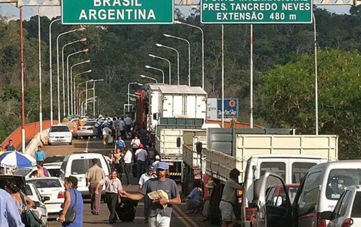 Fiebre de argentinos en la Triple Frontera: cruzan en busca de productos y alimentos más económicos