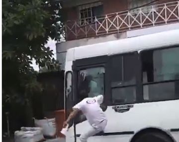 A lo Relatos Salvajes: la violenta pelea entre un colectivero y el chofer de una camioneta