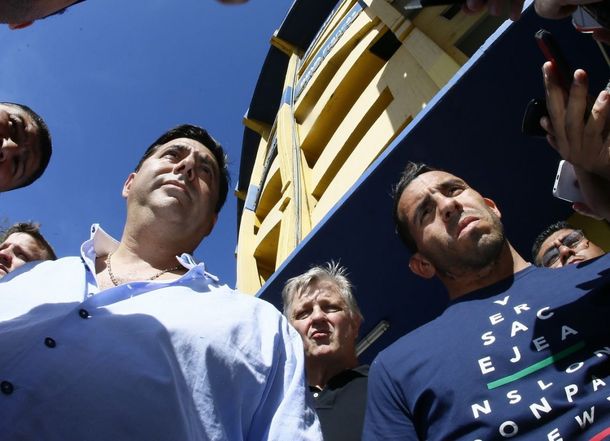 Escándalo en Boca: Tevez ya le dijo a Angelici a quién quiere para reemplazar a Guillermo Barros Schelotto