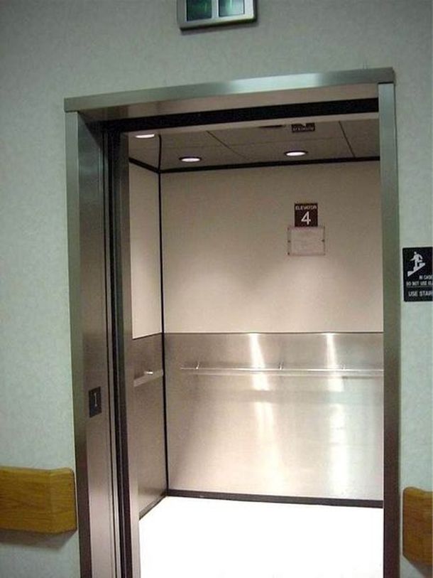 450px-Hospital_Elevator