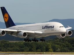 un avion estuvo a punto de chocar con un drone cuando llegaba a varsovia un avion estuvo a punto de chocar con un drone cuando llegaba a varsovia