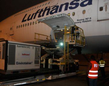 Llegaron casi 2 millones de vacunas de Sinopharm y Astrazeneca al país en las últimas horas