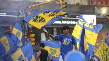 descontrol de hinchas de boca en un festejo en el obelisco descontrol de hinchas de boca en un festejo en el obelisco