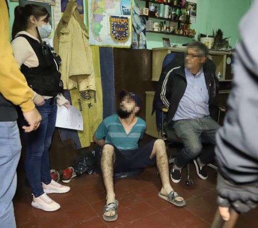 Detuvieron a dos personas por venta de drogas en Lanús: uno de los apresados tiene 69 años