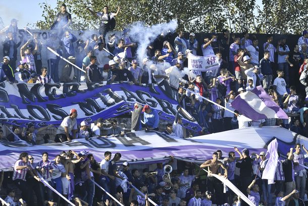 Hinchada de Sacachispas