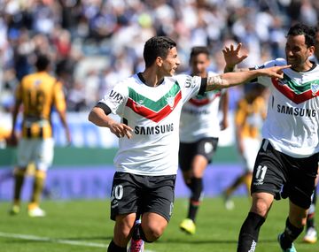 Vélez rompió la racha negativa y goleó a Olimpo