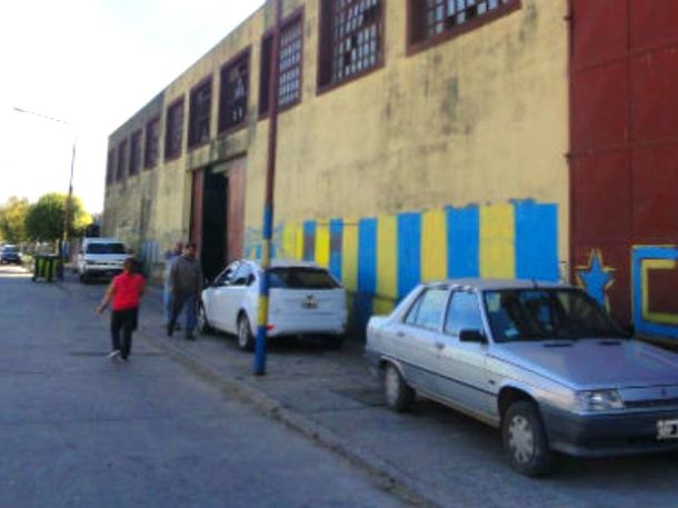 Atacó a los tiros a los hombres que piropearon a su hijastra