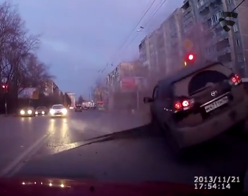 Se rompe una tubería y causa un choque masivo en Rusia