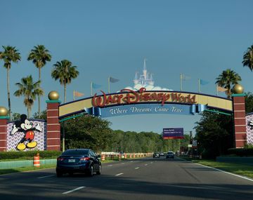 Insólito: detuvieron a un hombre que acampaba dentro de una isla de Disney en plena cuarentena