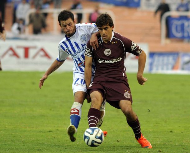 Godoy Cruz derrotó a Lanús en Mendoza, se prendió arriba y toma aire en el descenso