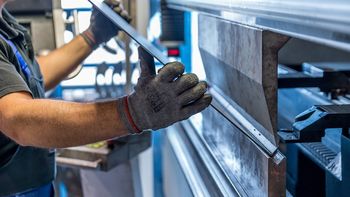 La industria metalmecánica ha caído un 24% en lo que va del año. La industria metalmecánica ha caído un 24% en lo que va del año.