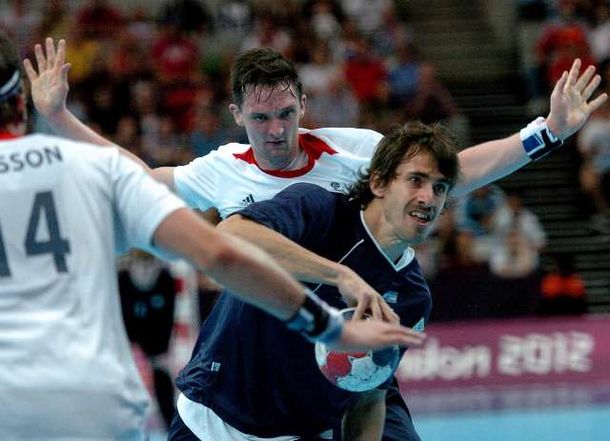 El handball consiguió el primer triunfo en la historia
