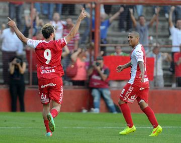 Argentinos ganó en La Paternal y sigue vivo en busca del ascenso