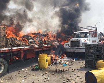 Video revelador: la ayuda humanitaria a Venezuela habría sido quemada por antichavistas