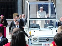 tras la renuncia de benedicto xvi, subastan el papamovil tras la renuncia de benedicto xvi, subastan el papamovil