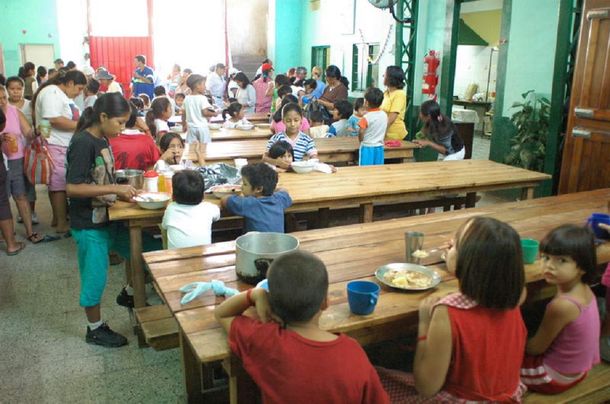 Unas 100 mil personas tienen que comer en comedores populares de la provincia de Buenos Aires