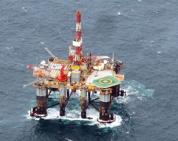 Nuevos roces con Londres por ley que penaliza a petroleras