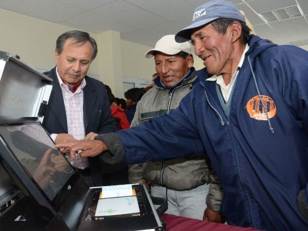 Las primarias en Salta se desarrollan con normalidad