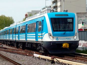 Un operario murió al caer del techo de la estación Castelar del tren Sarmiento