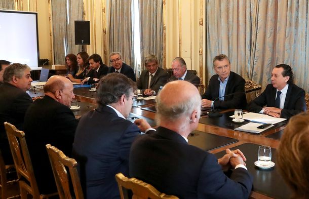 Macri se reunió con los 16 empresarios que negoció Precios Esenciales.