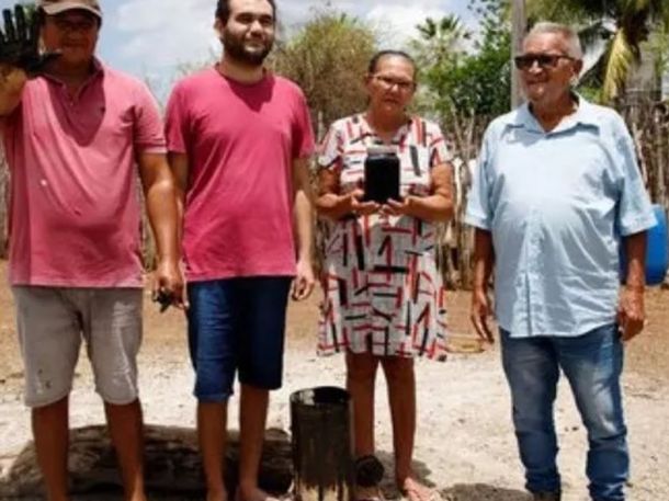 El agricultor podría recibir una compensación económica futura si se le concede la explotación minera en la zona El agricultor podría recibir una compensación económica futura si se le concede la explotación minera en la zona