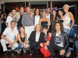 Todo el elenco SON DE FIERRO