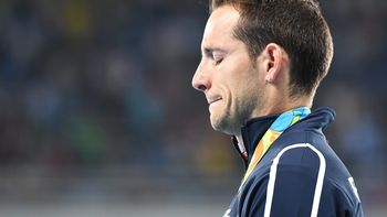 un frances comparo al publico brasilero con los nazis, lo silbaron y termino llorando un frances comparo al publico brasilero con los nazis, lo silbaron y termino llorando