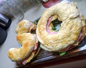 El viral del día: su prima cumplió 30 años y le regaló una torta-sánguche de milanesa