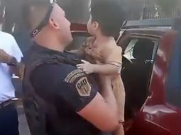 desesperado rescate de un nene que fue abandonado por sus abuelos en una camioneta para irse de shopping desesperado rescate de un nene que fue abandonado por sus abuelos en una camioneta para irse de shopping