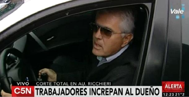 Trabajadores de Cresta Roja increpan al dueño durante una protesta