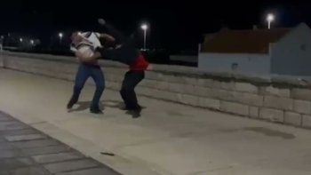 imagenes sensibles: mataron de una punalada a un joven de 15 anos en necochea imagenes sensibles: mataron de una punalada a un joven de 15 anos en necochea