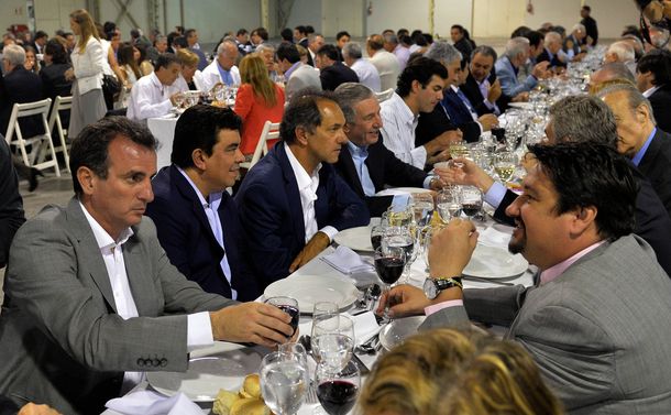 El PJ se reúne para analizar la campaña y respaldar a Scioli, de cara al balotaje