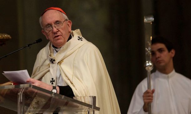 Bergoglio dijo que la sociedad sufre realidades destructoras