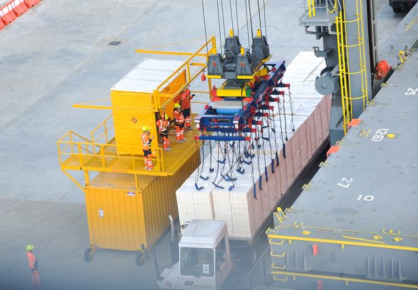 El primer despacho completo de celulosa de UPM2 partió del Puerto de Montevideo.