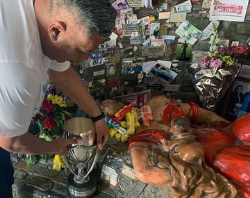 Chiqui Tapia cumple: a dos semanas de Qatar 2022 fue al santuario de la Difunta Correa