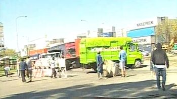 corte en villa 31 por un camion al que le impidieron ingresar corte en villa 31 por un camion al que le impidieron ingresar