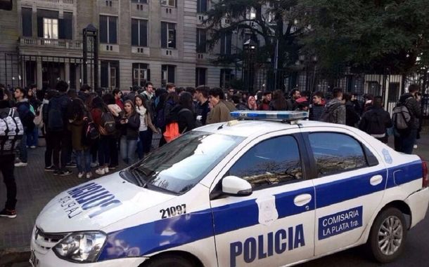 Una alumna se disparó en la cabeza en el Colegio Nacional de La Plata