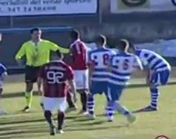 Insultos racistas obligan a un jugador a abandonar la cancha