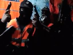 video: mira la intimidante amenaza de los ladrones del millon de pesos de general rodriguez video: mira la intimidante amenaza de los ladrones del millon de pesos de general rodriguez