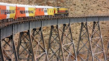 tren a las nubes: descarrilo y evacuaron a 400 pasajeros tren a las nubes: descarrilo y evacuaron a 400 pasajeros