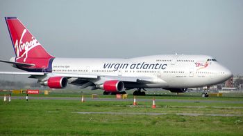 paranoia en vuelos internacionales: un avion aterrizo de emergencia en inglaterra paranoia en vuelos internacionales: un avion aterrizo de emergencia en inglaterra