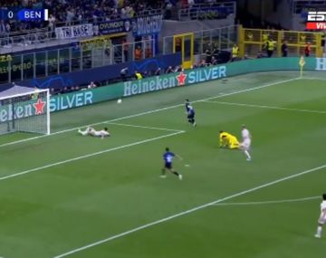 Mano a mano entre campeones: Otamendi le sacó una pelota en la linea a Lautaro Martínez
